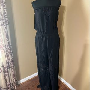 Classy black tube jumpsuit for a night out!
